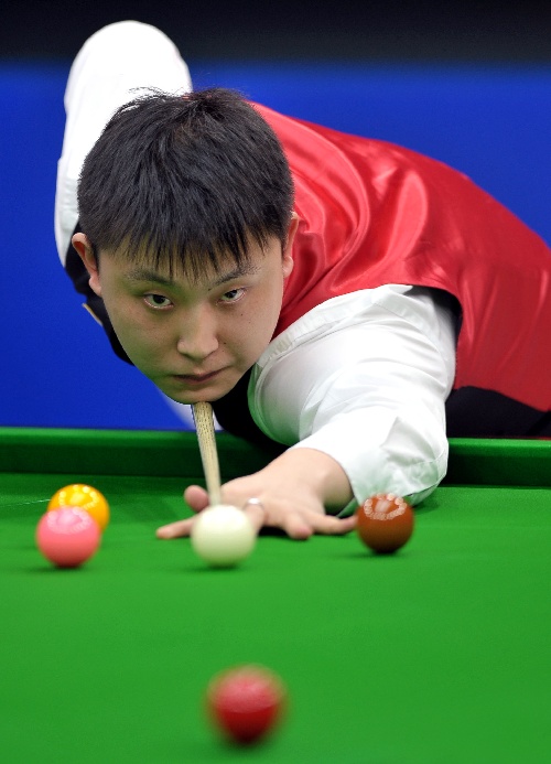 [网球]郑钦文：膝盖有点出血 不是大问题.