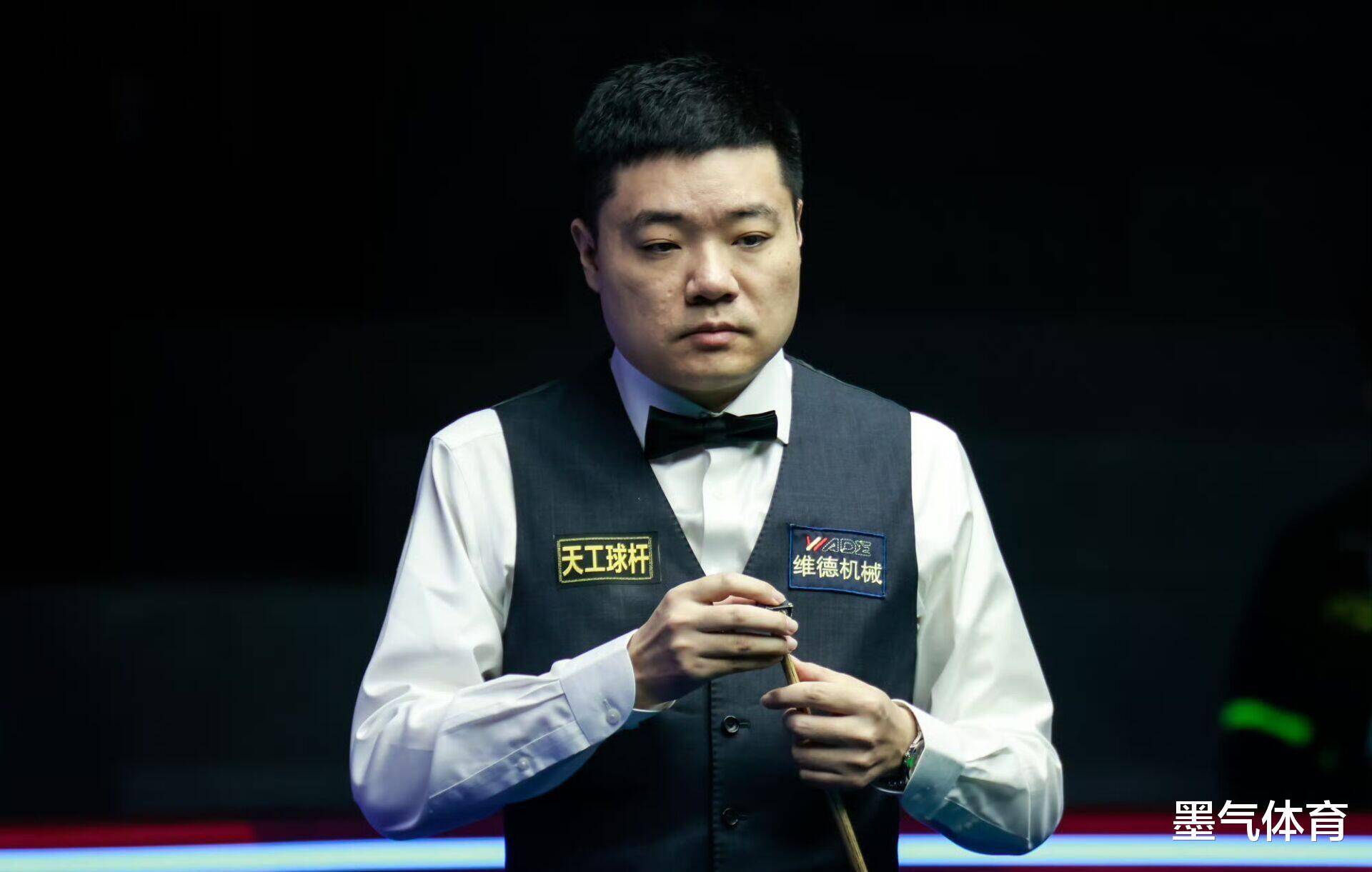 他吃了什么？ 罗纳尔多被拍到裤裆掏“东西”送口里