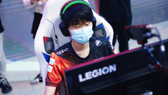 就更依赖手 就更依赖手